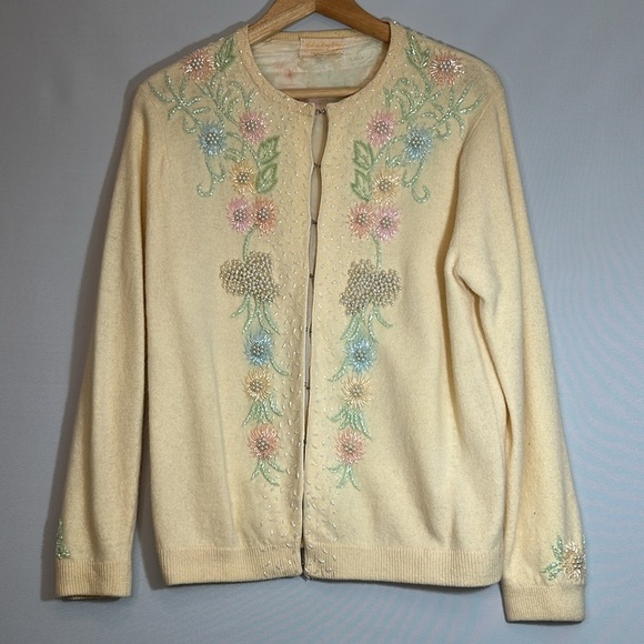 Vintage 1960’s Women’s Size L Angora Wool Beaded Floral Sweater Cardigan Lined - Picture 3 of 16